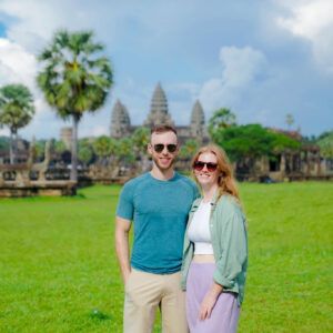 Discover the best temples in Siem Reap including Angkor Wat, Angkor Thom, Bayon, Ta Prohm, and Bayteay Srei Temple include the beautiful Sunrise at Angkor Wat.